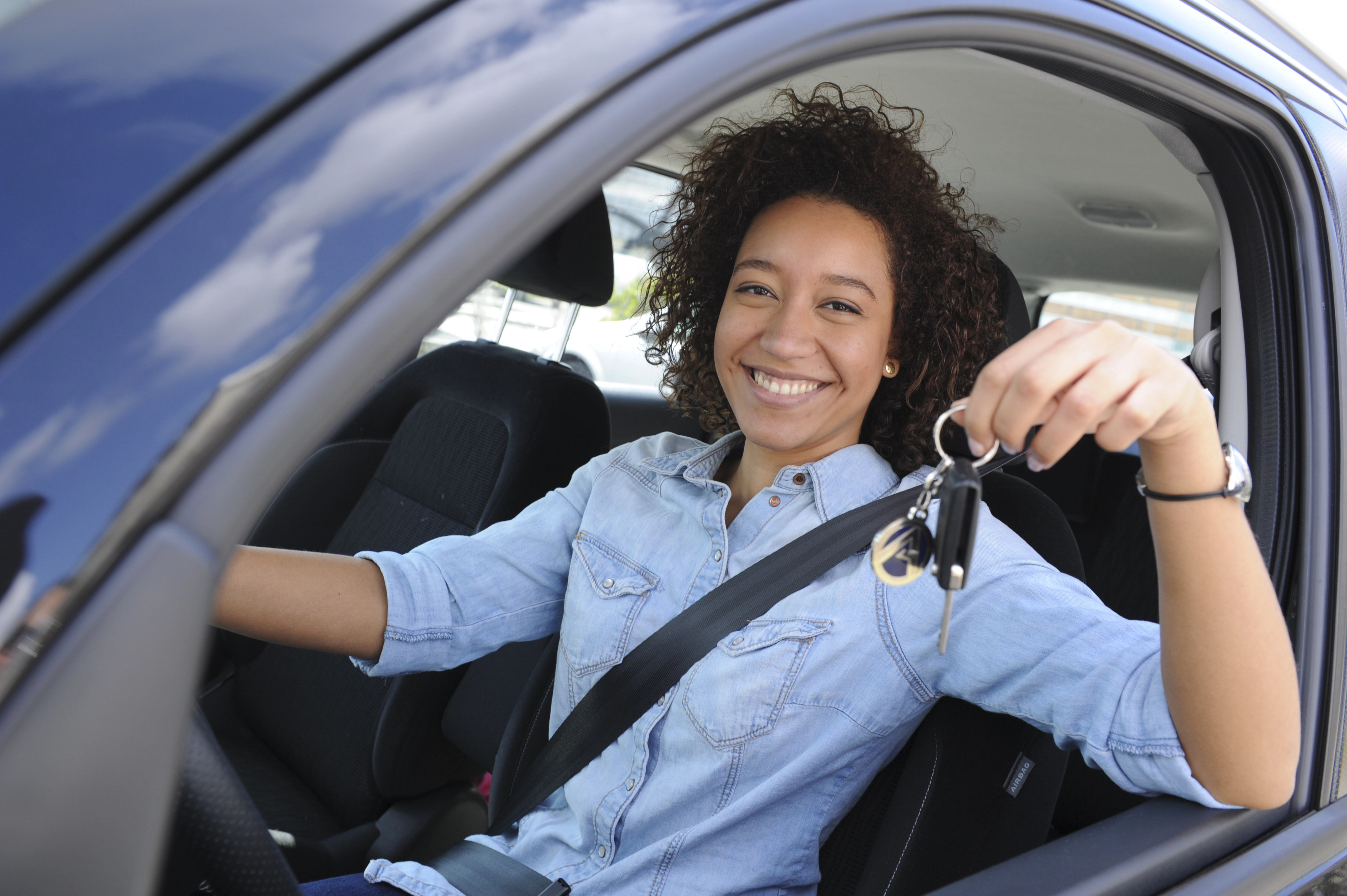 women outsmarting a car salesmen holding keys to her new car