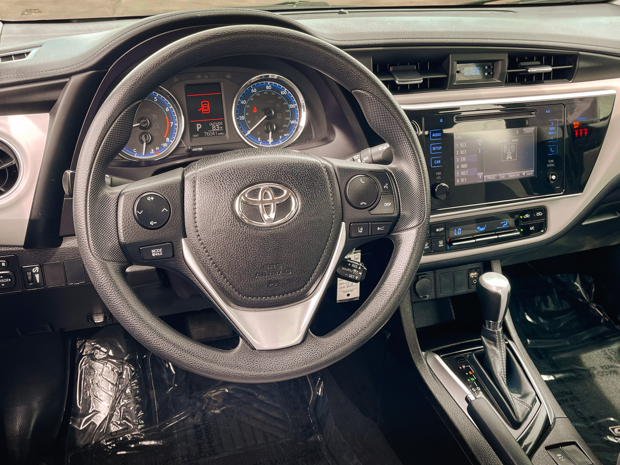 2018 Toyota Corolla LE interior steering wheel